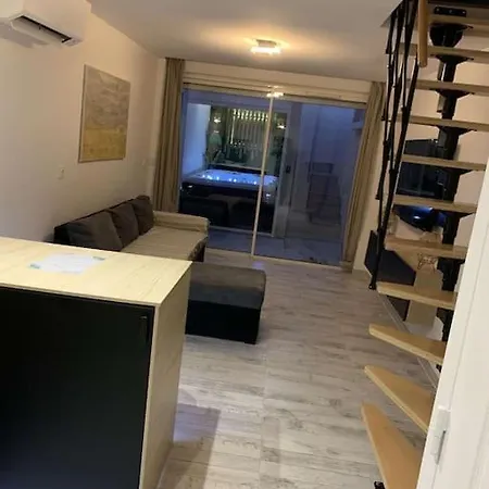 Holiday home Agreable Maison De Ville Avec Jacuzzi *